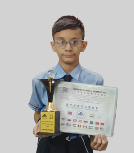 Divyansh Upadhye from std 7 cleared the Sama International Abacus Exam with a record breaking timing of 20 sums in 1 minute