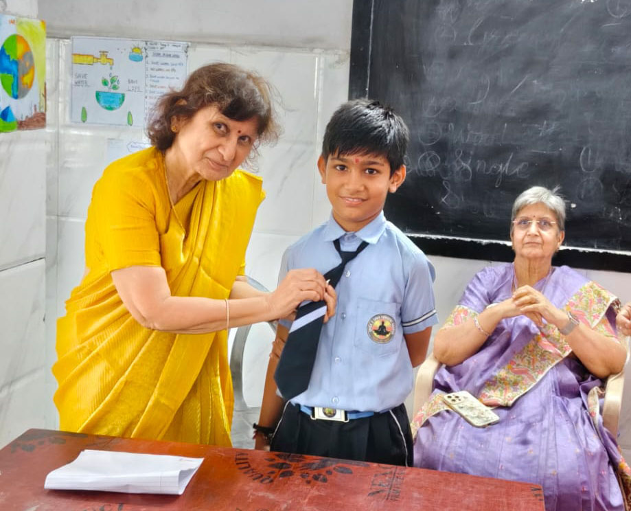 Kartik Bhute from std 3 has completed seminars  of  all 12 chapters of English